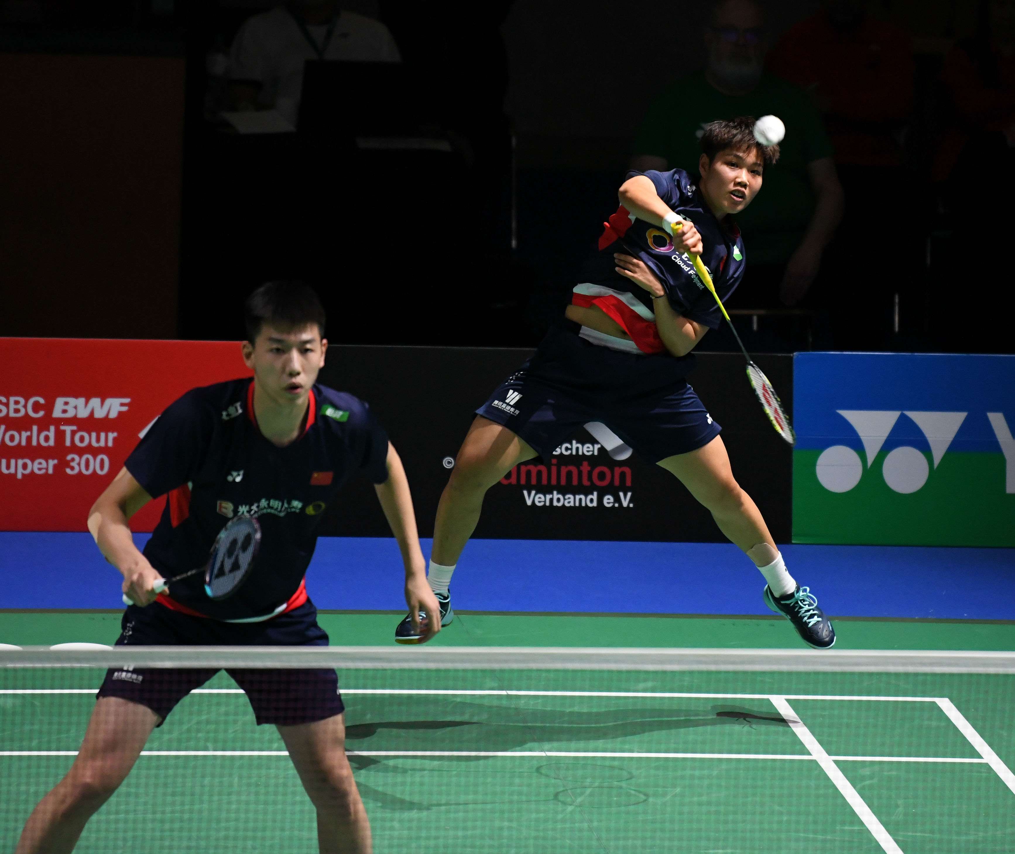 尤其是在球 尤其是在球