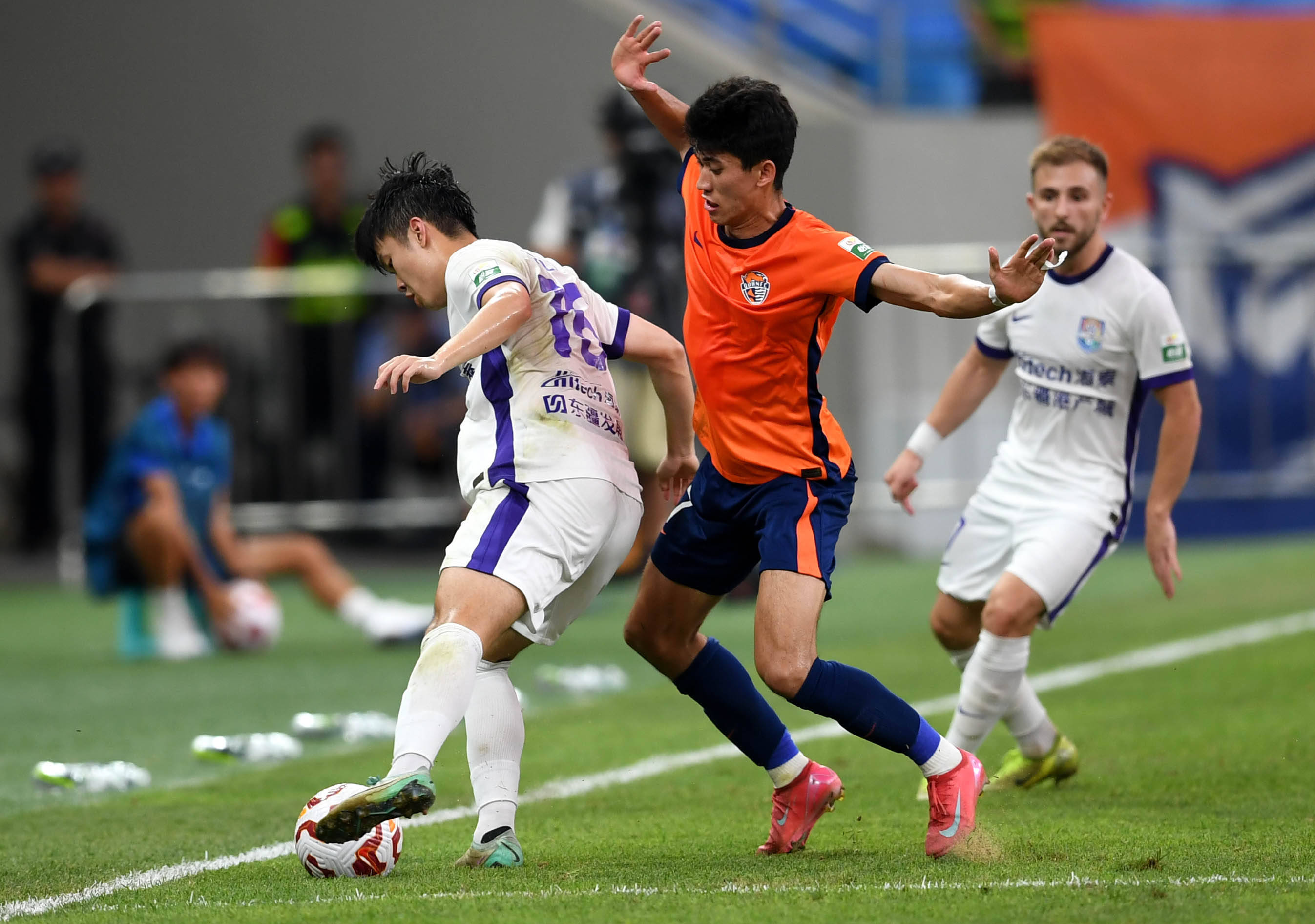 在中场球员 在中场球员